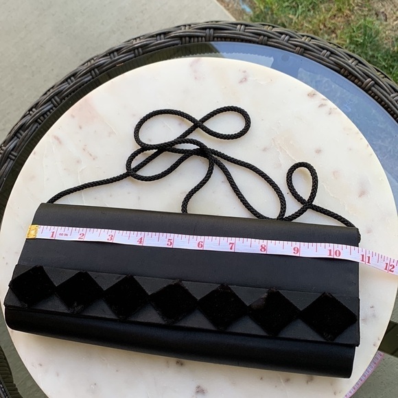 Formal wear clutch for homecoming - Picture 9 of 12